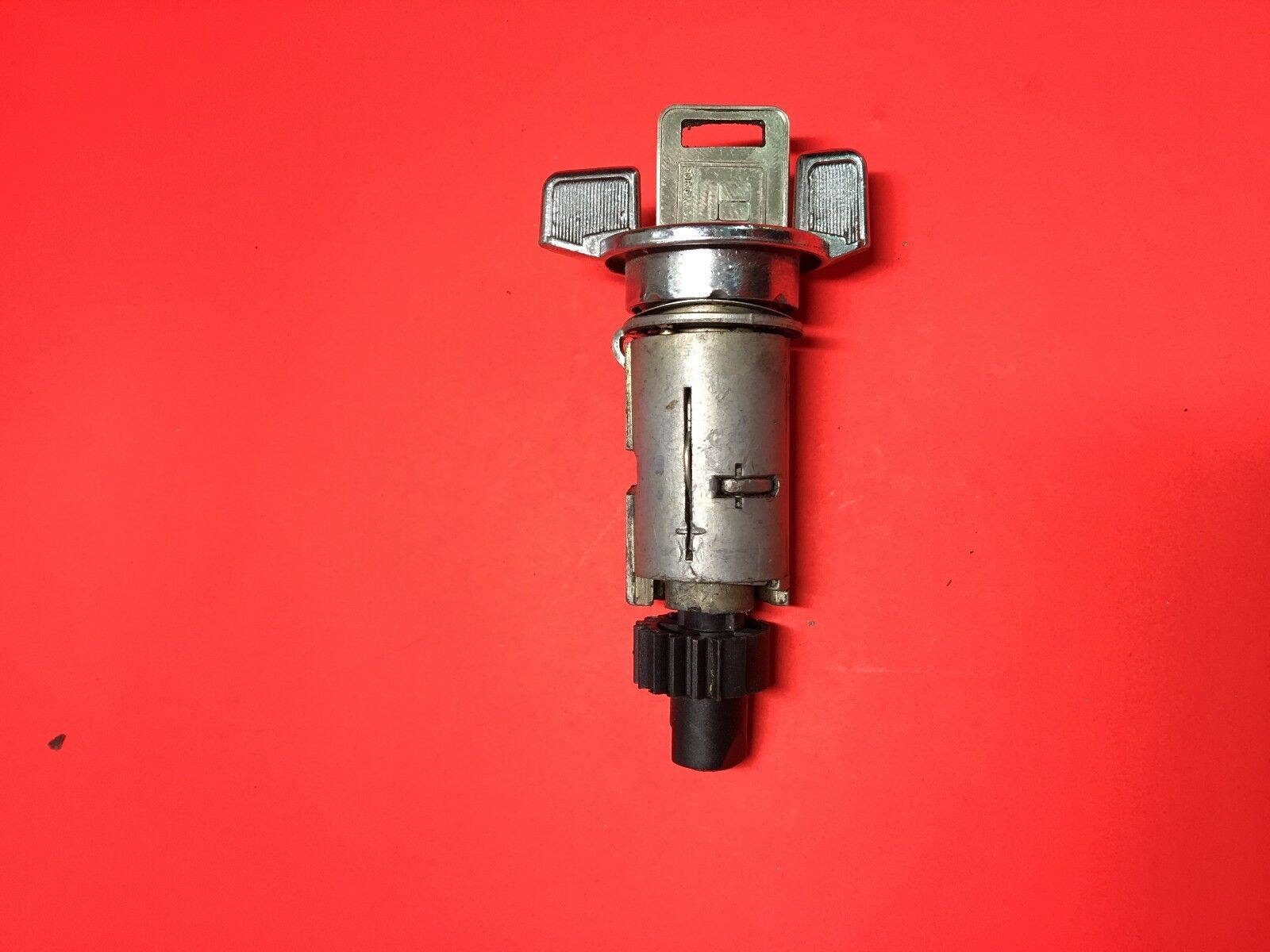 19731987 CHEVY C10 IGNITION LOCK CYLINDER ACTUATOR FOR NON TILT