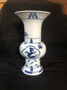 Antique chinese KANGXI porcelain dragon vase . Marked Bottom