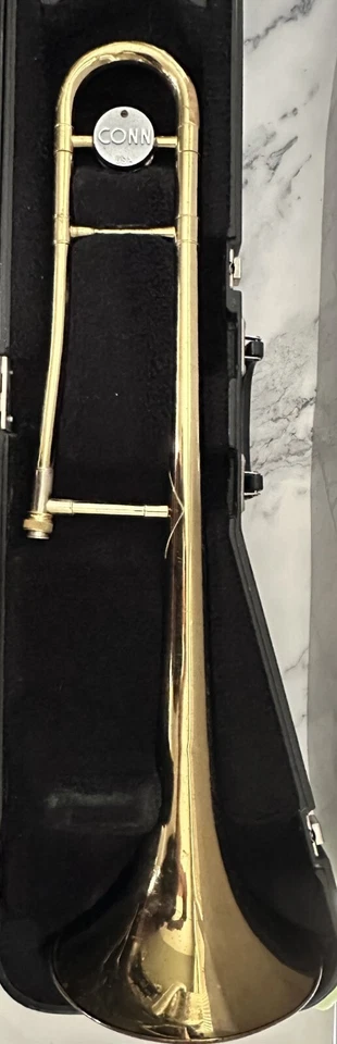 Trombón Deslizante Conn Director 22H De Colección con Estuche Rígido, Kit de Limpieza, Metrónomo Digital Foto 2 de 4