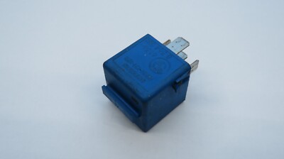 BMW E36 E90 E93 E39 E38 E53 E52 Z3 - RELAY 8364581 SIEMENS V23134-K59-X313 Blue