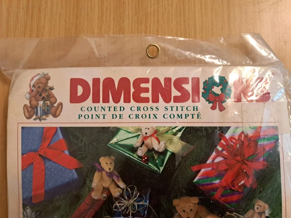 Vintage NOS Dimensions Counted Cross Stitch Christmas Bears Tree Skirt Kit 45" - Image 4 of 4