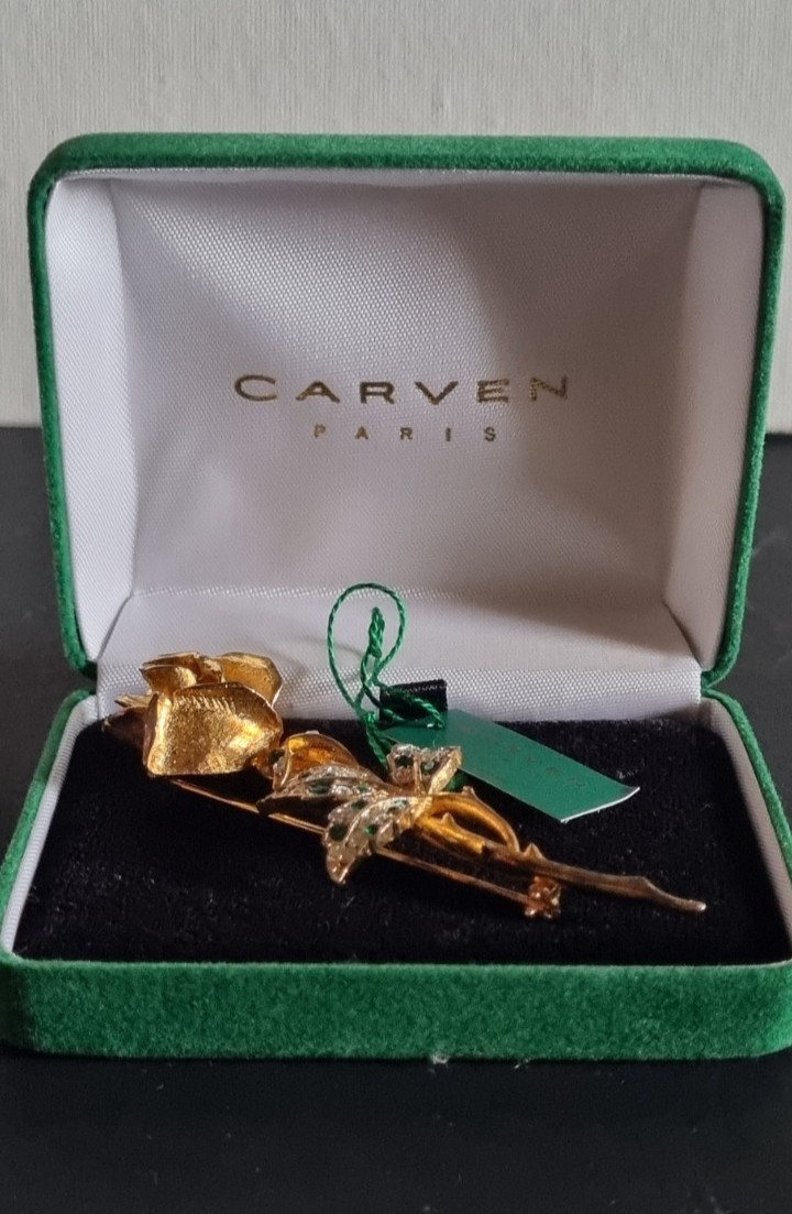 Broche CARVEN Rose vintage 1990 pour sublimer une robe de soirée ou un manteau en laine chic