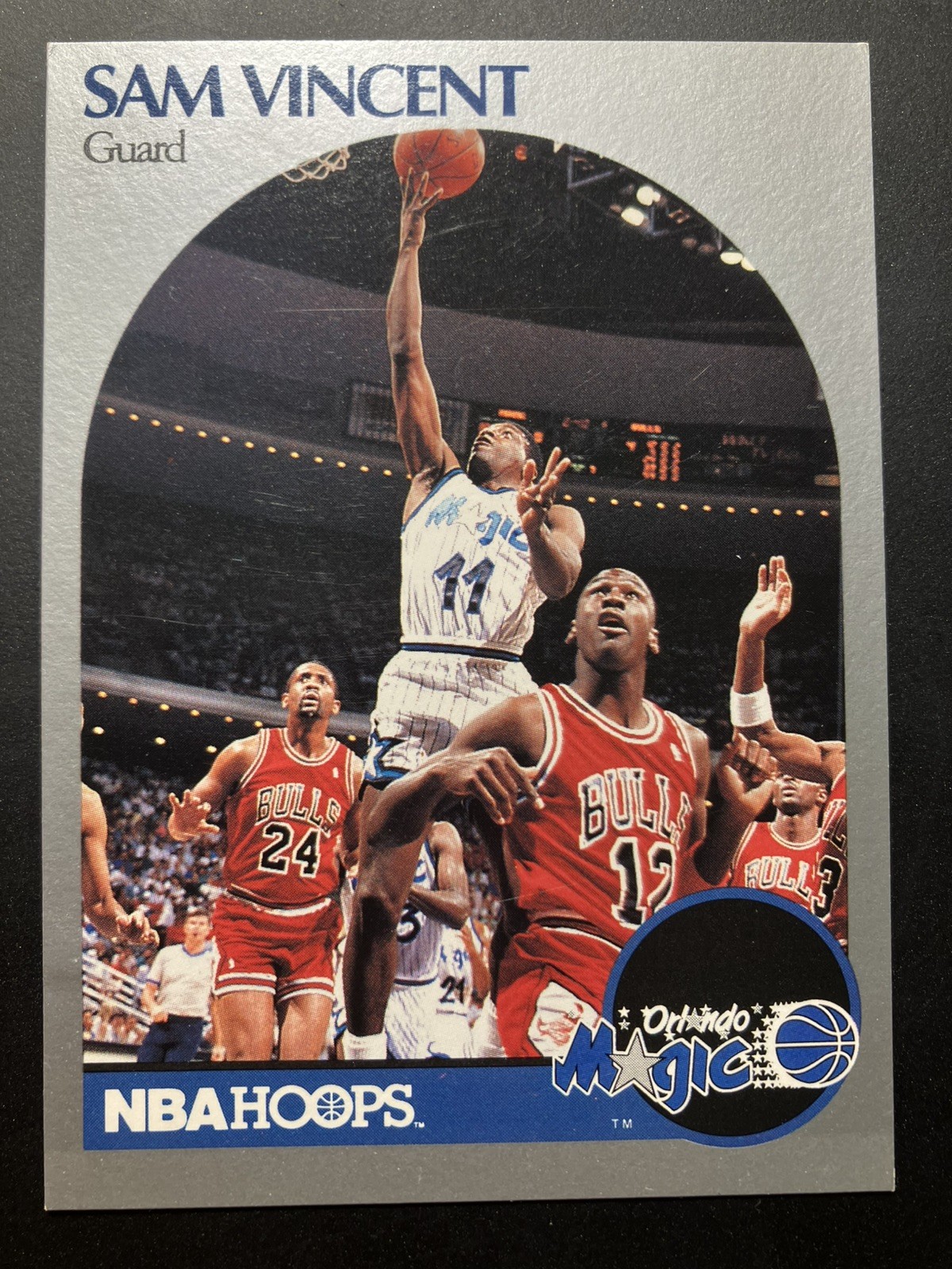 1990-91 NBA Hoops Sam Vincent #223 Michael Jordan Wearing #12 Magic Bulls