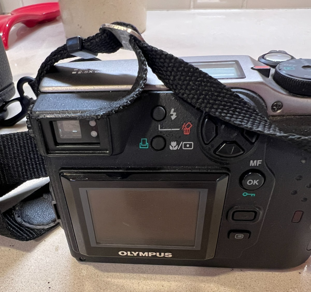 Olympus Camedia C-3000 Zoom digital still camera with motion