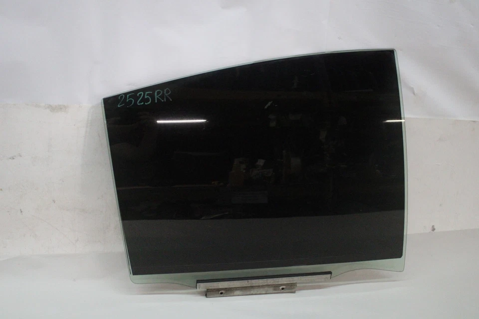 Toyota Prius C 2014 puerta trasera derecha ventana cristal fabricante de equipos originales 12 13 14 15 16 17 18 19 Foto 2 de 4