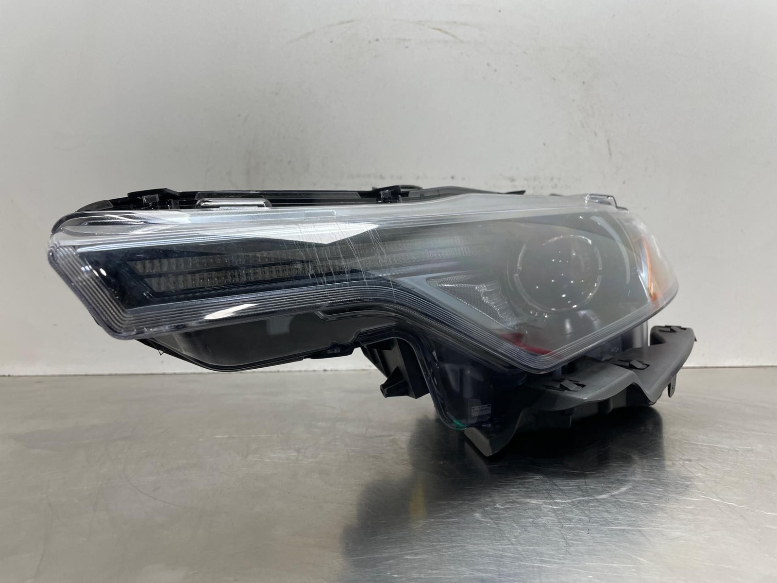 2017 Maserati Levante Drivers Left Headlamp Assembly OEM LH -3 Mounts 670034642