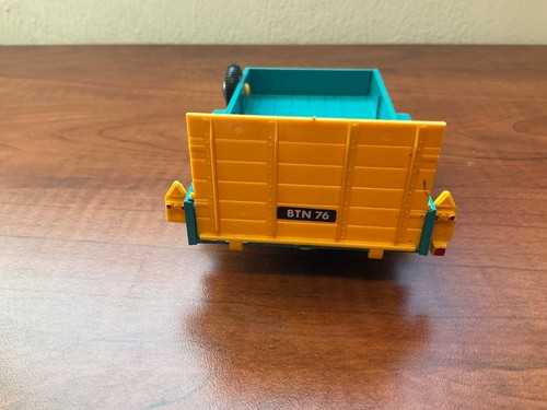 Britains SALOP LOW LOADER 4-Wheeled FARM TRAILER #9533 NIB Spare Tire 1980 1:32 - Picture 2 of 7