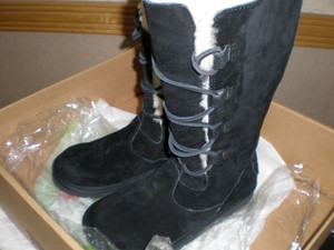 black ugg boots size 7