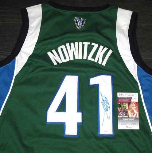 Rare DIRK NOWITZKI signed Autographed "DALLAS MAVERICKS" MAVS JERSEY b JSA COA - Picture 4 of 10