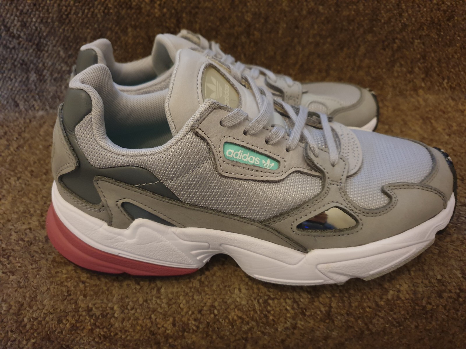 adidas falcon d96698