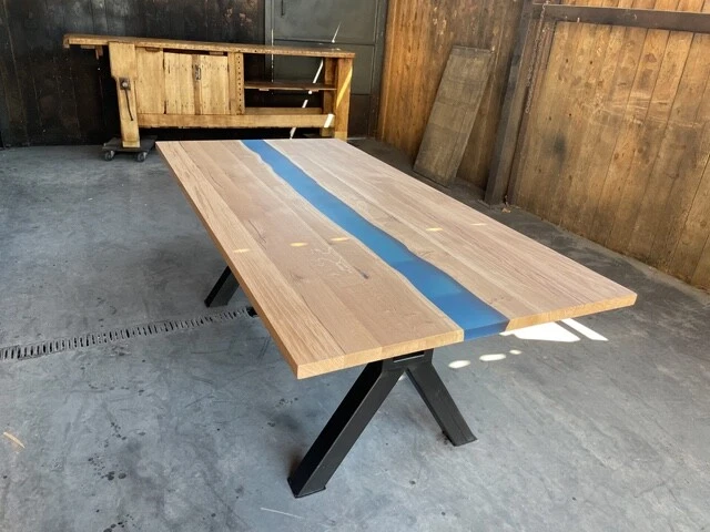 Table plateau chêne et resine époxy - Photo 2/4