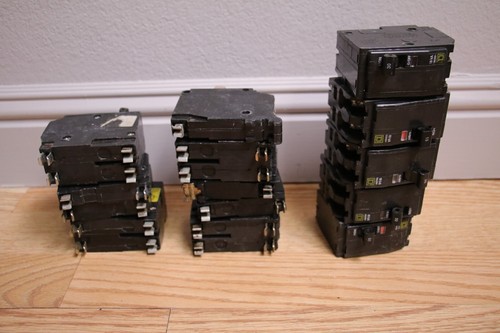 Huge Lot 14 Square D 1 / 2 Pole Type QO Plug On Old Style Circuit Breakers - Picture 6 of 8