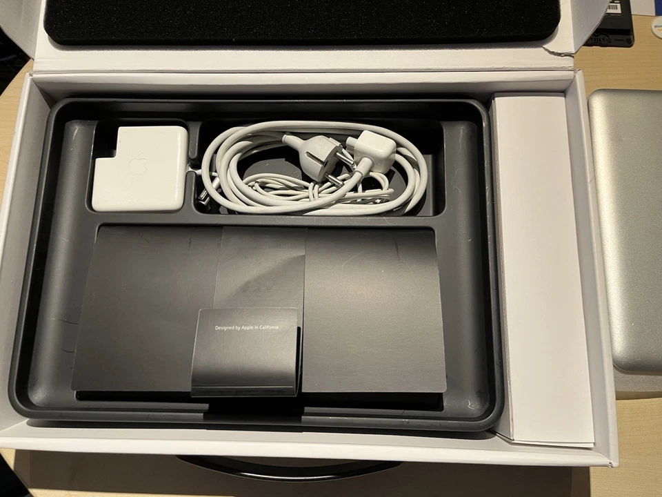 MacBook Pro 13Zoll 2010 A1278, 4Gb Ram/320GB HDD, macOS High Sierra OVP - Bild 2 von 4