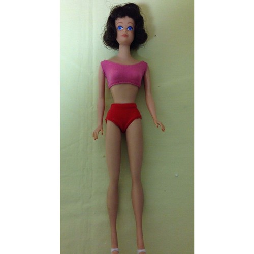 Muñeca Midge morena pierna recta Mattel 1963 de colección #860, traje original + extras - Imagen 3 de 7