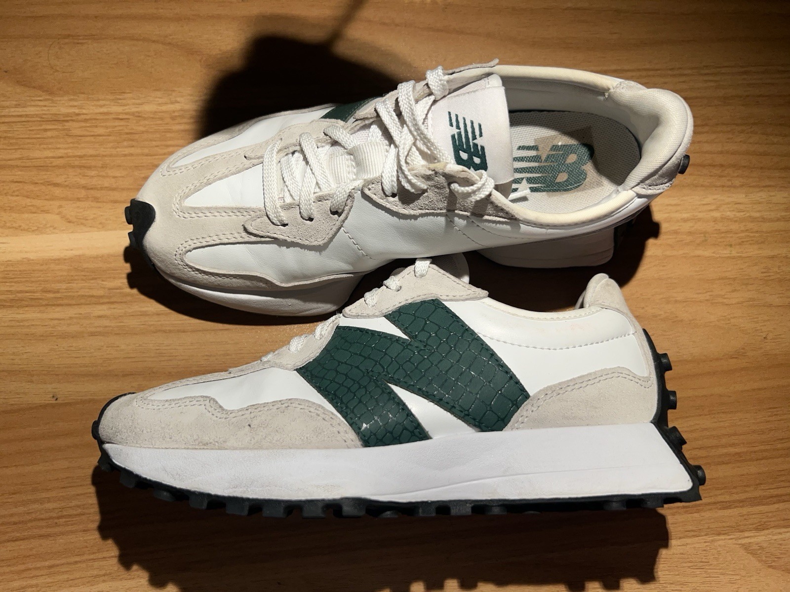 RARE🔥 Sz 6 - New Balance 327 Nightwatch Green Crocodile WS327DC Women's image 2