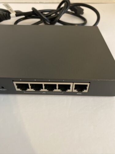 TP-Link SafeStream Gigabit Broadband VPN Router TL-R600VPN With Adapter - Picture 4 of 7