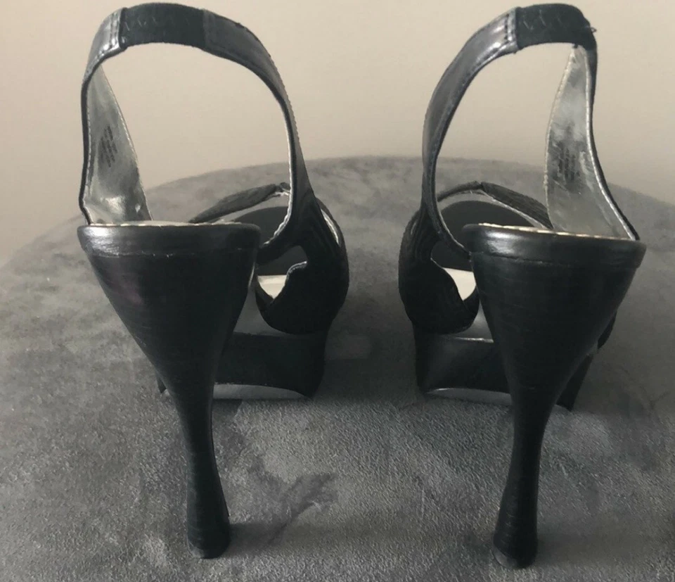 Zapatos de tacón BEBE para mujer Lea negros con plataforma talla 9 Foto 2 de 4