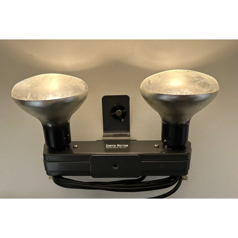 Vintage Smith Victor 2 Socket Light Bar with Box and Bulbs Test and Working! - Image 4 of 4