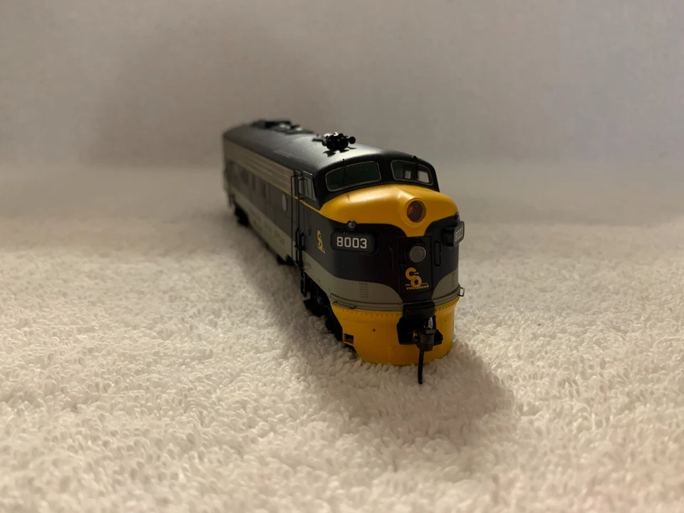 Intermountain HO Scale C & O EMD FP7/F7B Diesel Locomotive Set DC Tested - Image 4 of 4