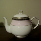 Mary Kay 40th Anniversary Tea Pot Pink White w Platinum Trim 4 Cups Signed Korea — photo 3