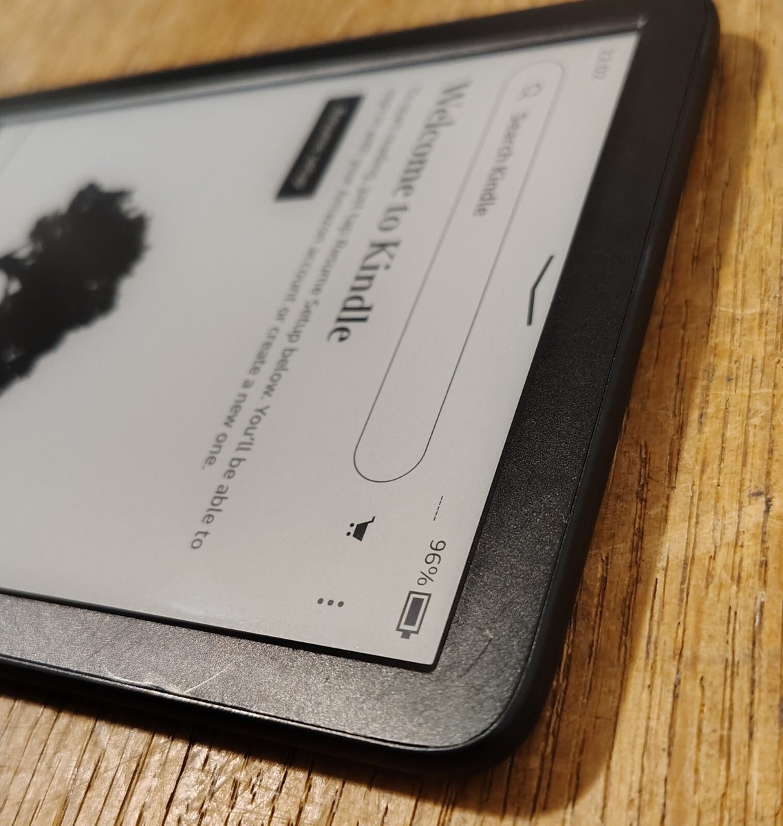 Amazon Kindle KIDS - 11th Gen - C2V2L3 - 16GB - Scratch and