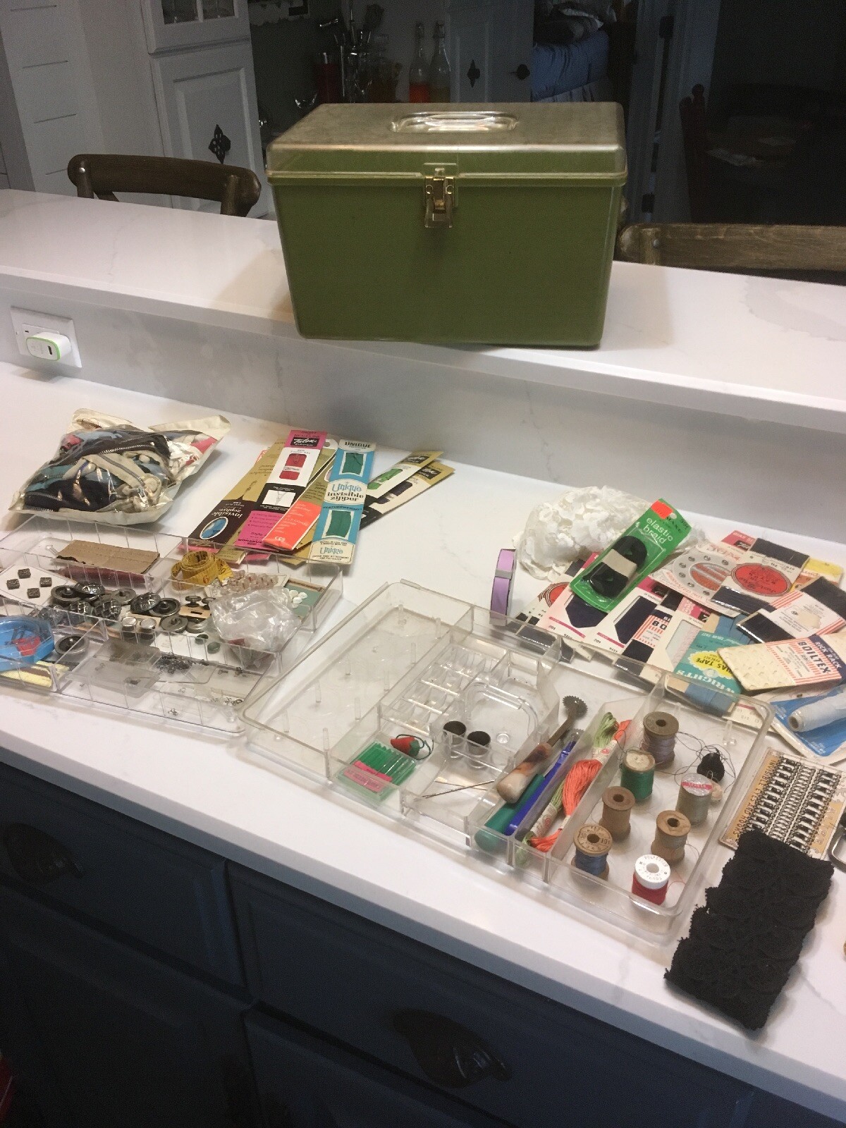 Vintage WILhold Wilson Plastic Sewing Box Case Green/Clear Lid 2 Trays