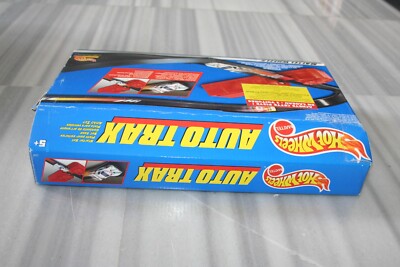Circuit Hot Wheels Auto Trax 3 Voitures + Sticker Français