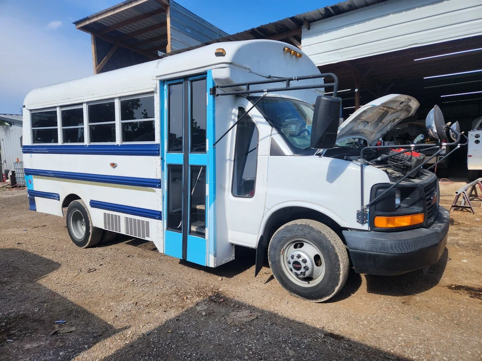 6.0 Engine With 57k Miles 03 -07 2005 Gmc Savana, Chevy Express  3500-2500 - Image 4 of 4