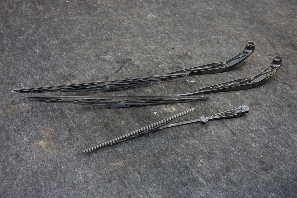 Juego brazo limpiaparabrisas delantero izquierdo y derecho con trasero 23193323 Cadillac Escalade ESV 2015-20 Foto 2 de 4