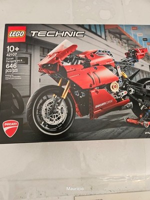 LEGO TECHNIC: Ducati Panigale V4 R (42107),Brand new never opened for collector