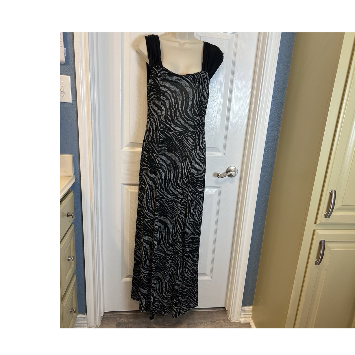 Women’s M/L Black Gray Zebra Print Maxi Dress Ruched Stretch Knit Whimsy Goth