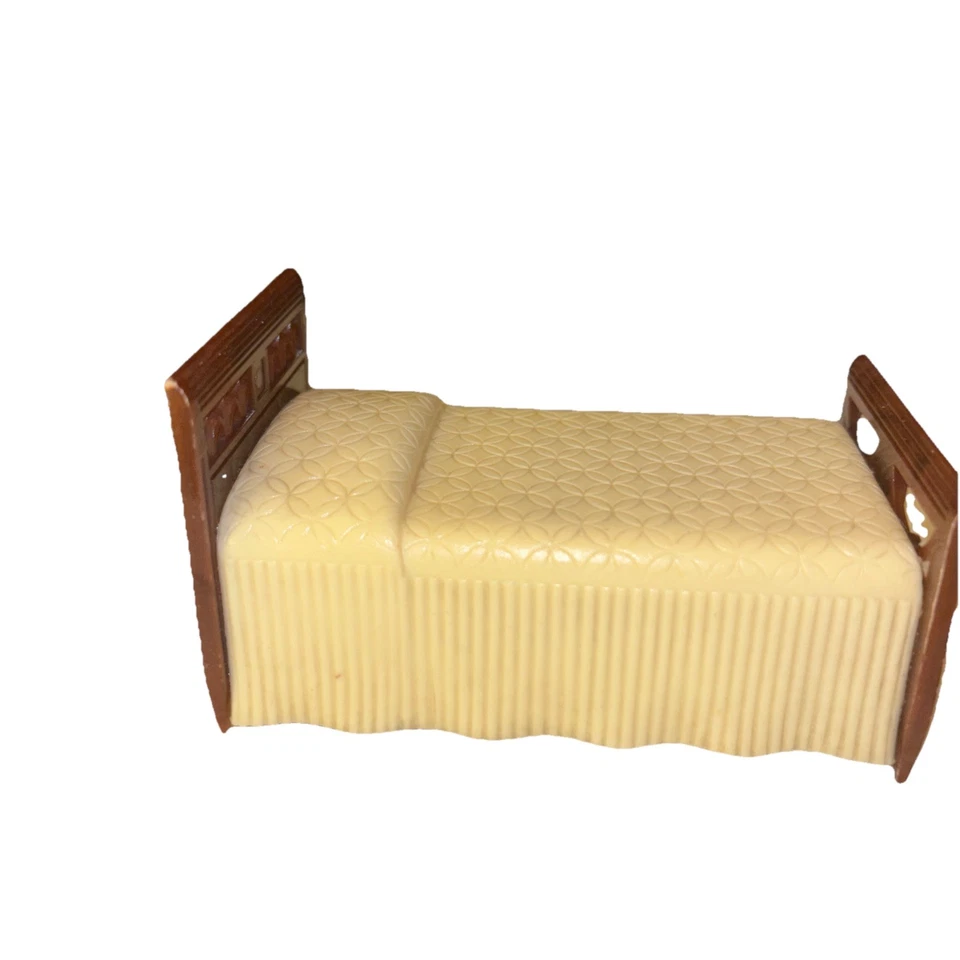 Vintage Renwal Dollhouse Beds Furniture 2 Matching Twin Beds - Image 4 of 4