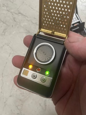 STAR TREK SET COMMUNICATOR  W /LIGHTS & SOUNDS