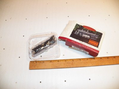 1996 HALLMARK KEEPSAKE ORNAMENT 700 E Hudson Steam Locomotive LIONEL Train
