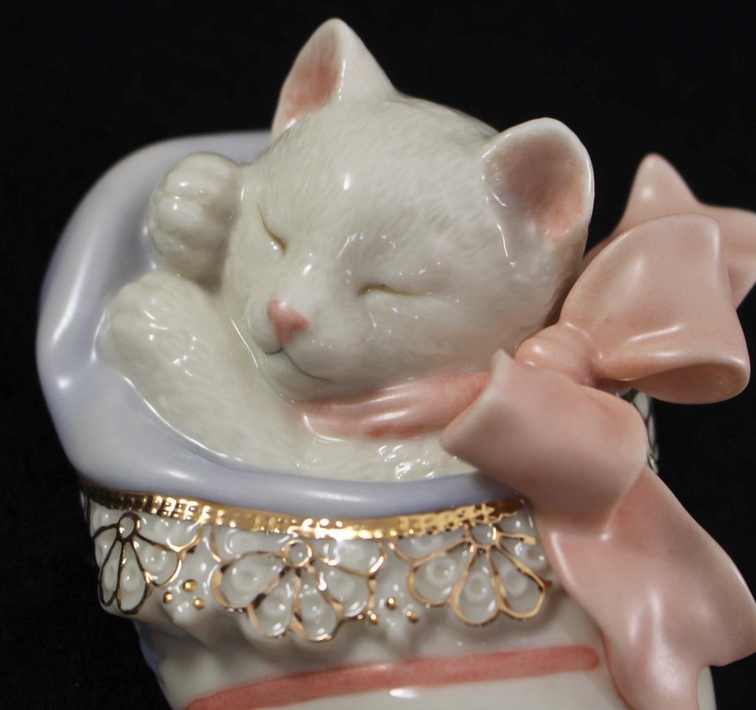 Lenox CLASSIC CAT COLLECTION Christmas Dreams Figurine A+