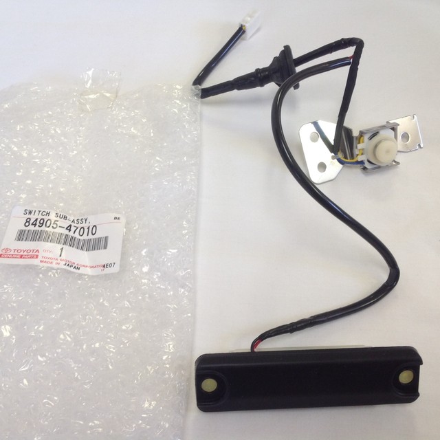 20042009 TOYOTA PRIUS REAR HATCH,LIFT GATE, TRUNK RELEASE (WITH SMART