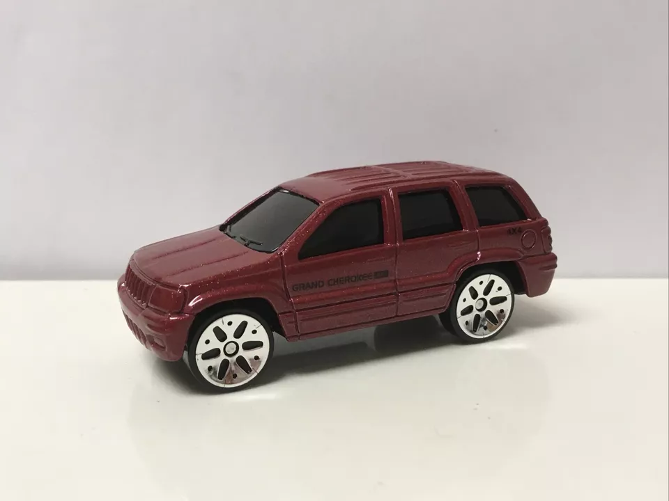 1999 年吉普大切诺基限量版 V8 4X4 SUV 1: 64 比例 Maisto 红色罕见 — 第 4/4 张图片