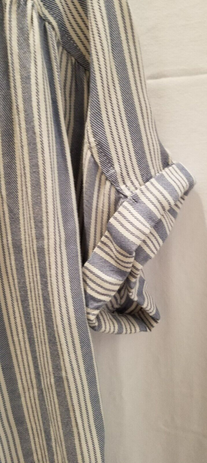 UNIVERSAL THREAD GOODS CO. BUTTON DOWN BLOUSE BLU… - image 4