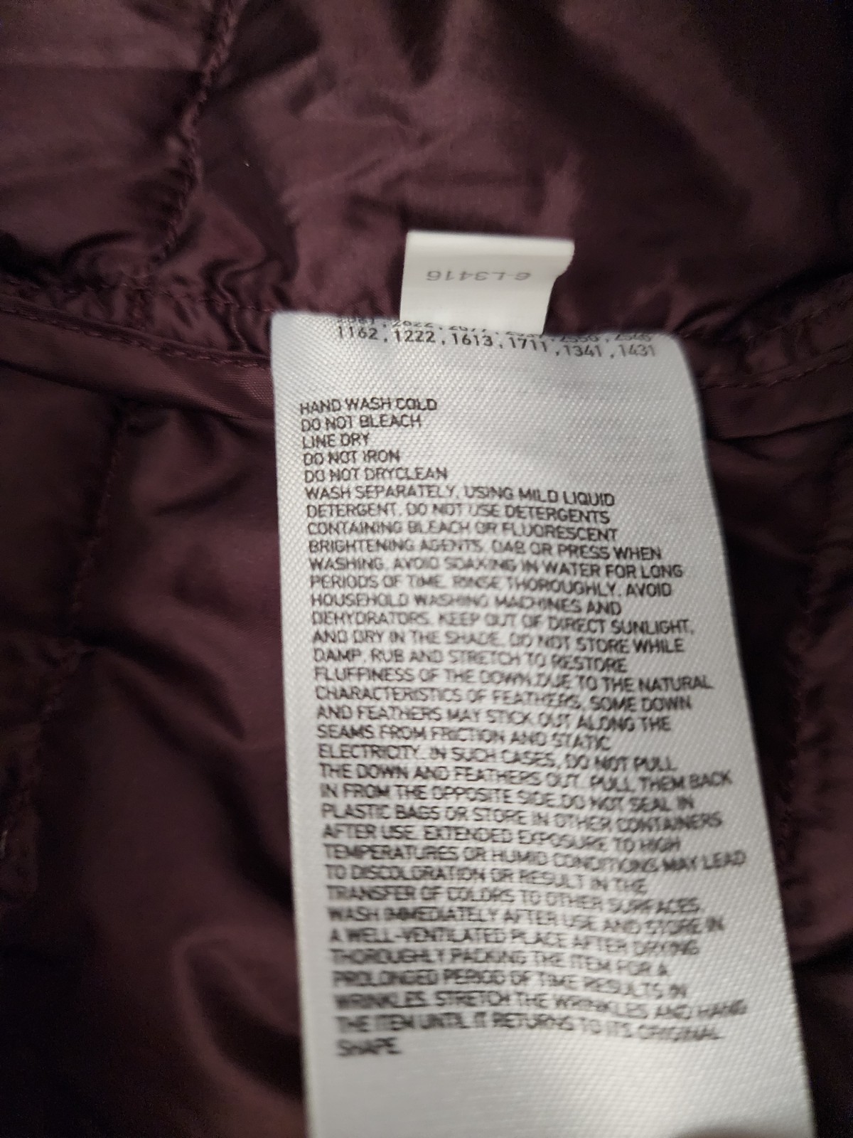 Uniqlo Light Down Coat Women XL Quilted Snap Packable Minimalist Puffer Burgundy thumbnail 6