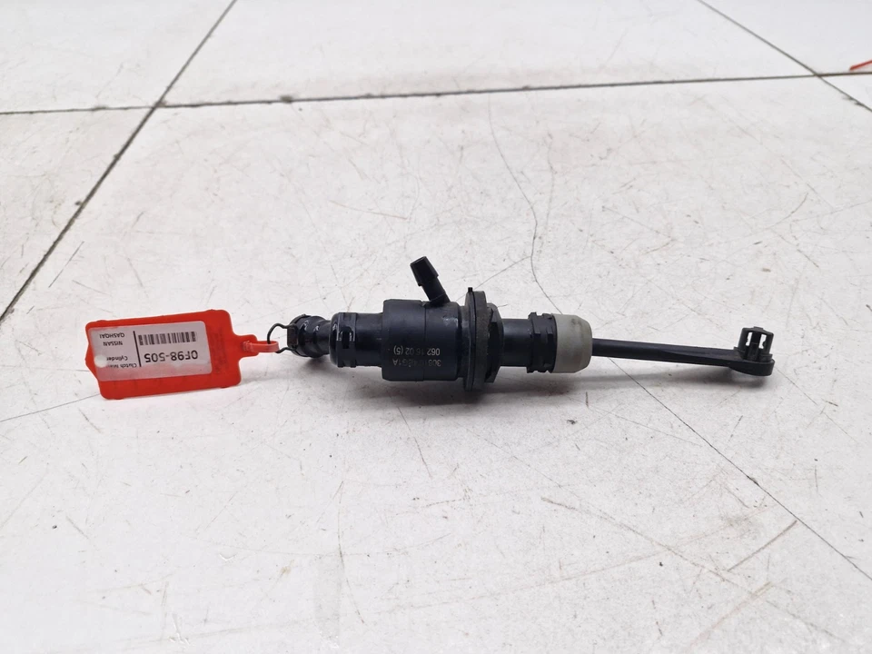 Nissan Qashqai MK2 J11 2016 1.2 Petrol Clutch Master Cylinder 306104BG1A - Image 2 of 4