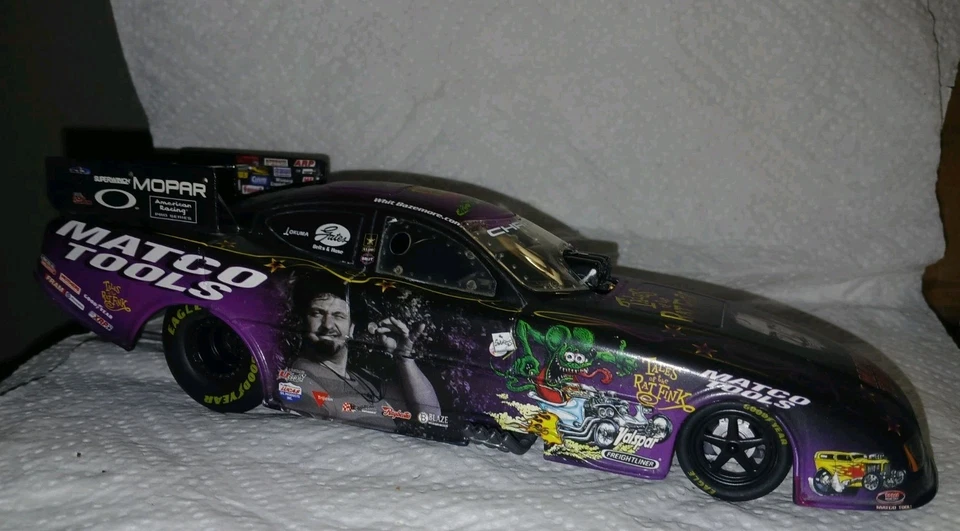 (RAT FINK) NHRA 06 WHIT BAZEMORE MATCO TOOLS CARREGADOR FUNNYCAR ESCALA 1/24 ((LEIA)) - Imagem 3 de 4