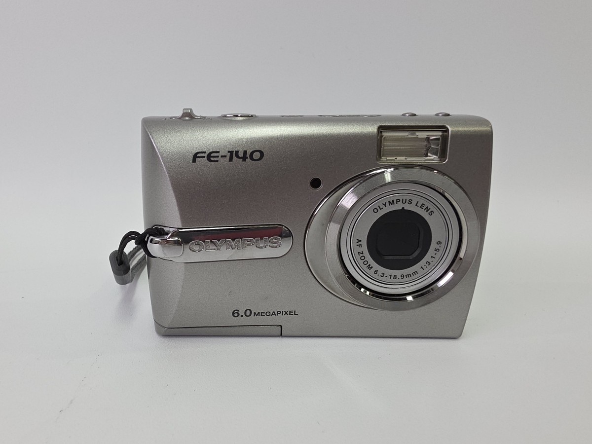 【美品】OLYMPUS FE-140 デジタルカメラ 本体 OLYMPUS FE-140 Compact Digital Camera 6.0MP Silver Flash Good