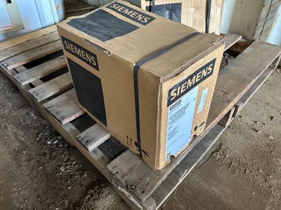 1LE1001-0DC39-0FA4-Z Siemens Electric Motor New In The Box