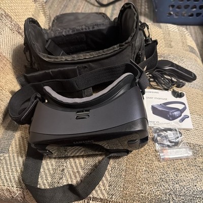 Samsung SMR324 Gear VR with Controller - Black