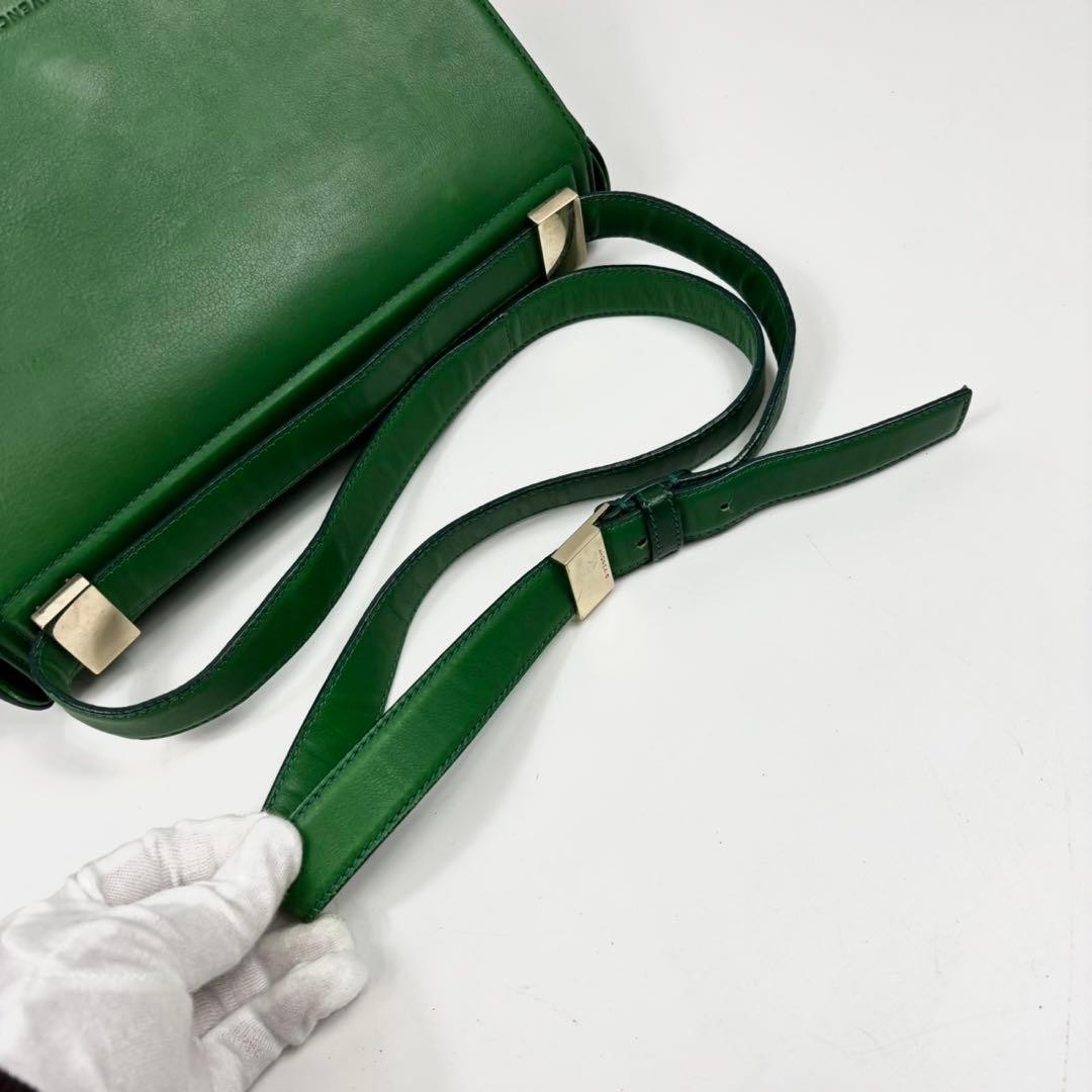 Current GIVENCHY Pandora 2-way shoulder bag in green leather thumbnail 8
