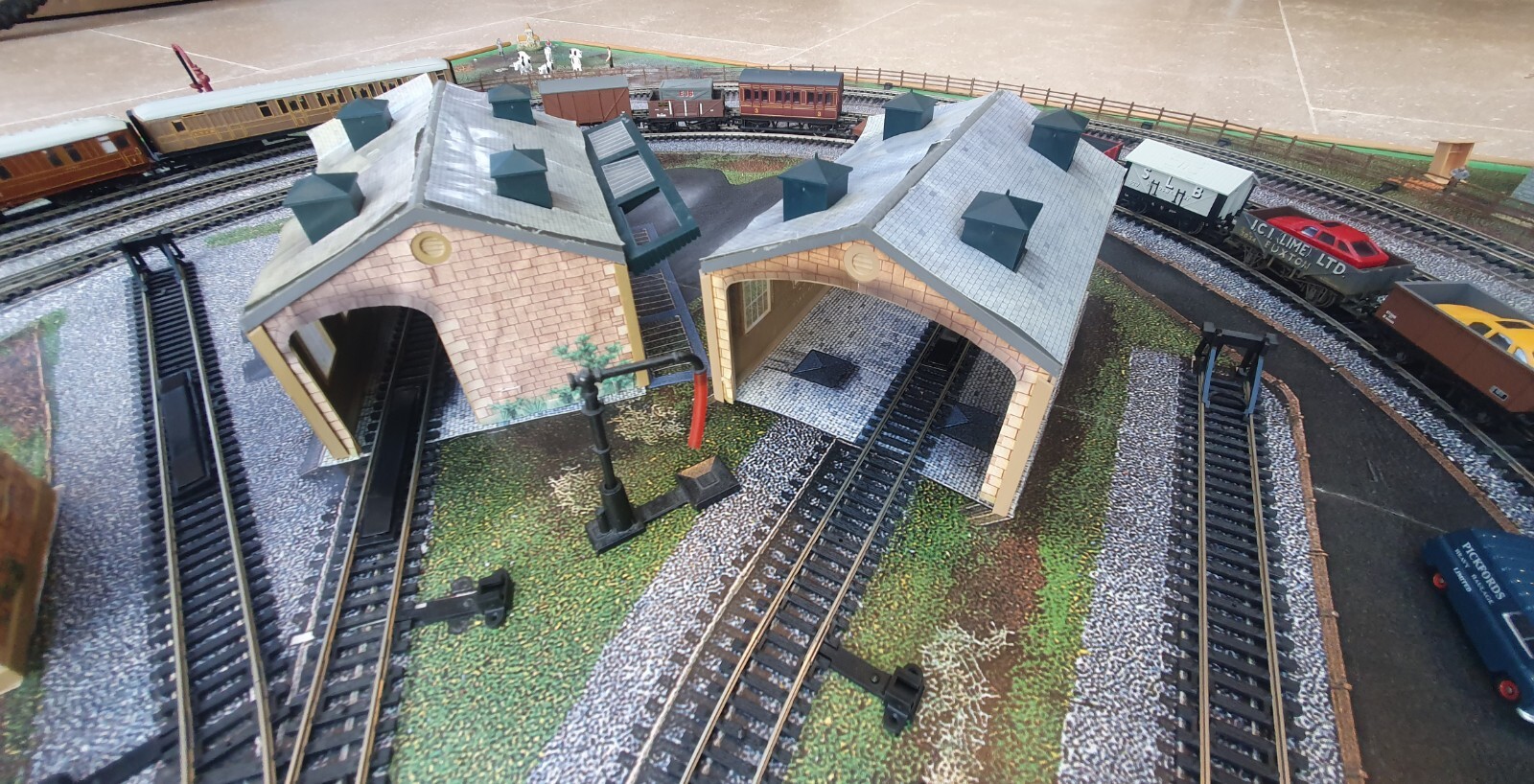 Hornby Complete Train Set Board Flying Scotsman & Shunting Engine