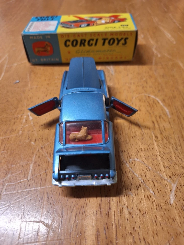 Corgi Toys 241 GHIA L.6.4 (1963-69).Origiinal Box. — 第 4/4 张图片