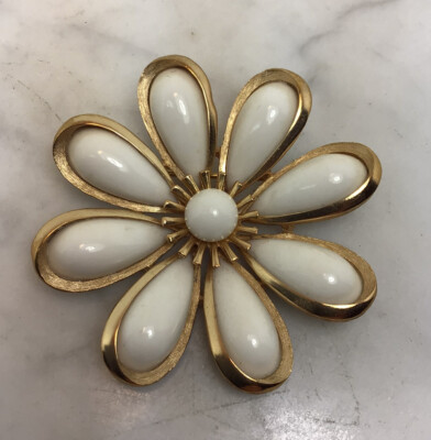 Vintage TRIFARI Gold Tone Milk Glass Flower Pin Brooch | eBay Vintage TRIFARI Gold Tone Milk Glass Flower Pin Brooch | eBay