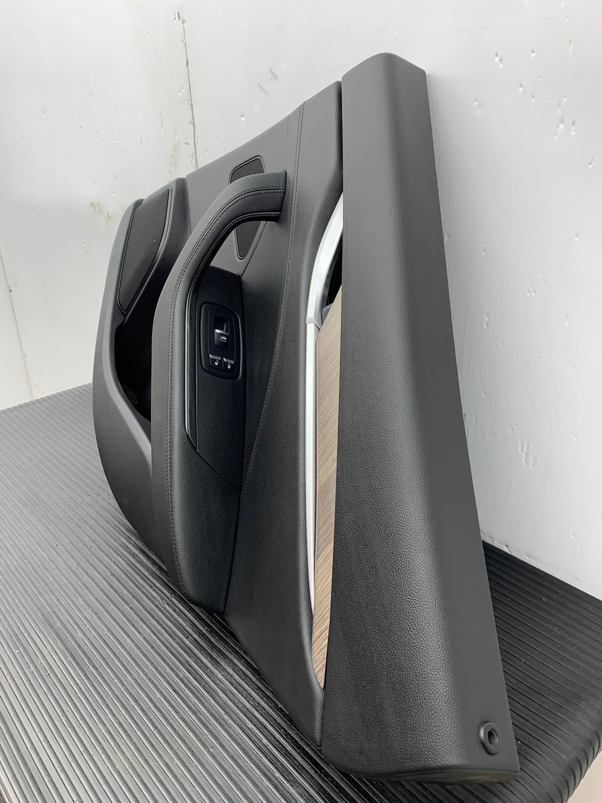 2017 - 2020 MASERATI LEVANTE OEM REAR RIGHT DOOR TRIM PANEL | BLACK 54723077621