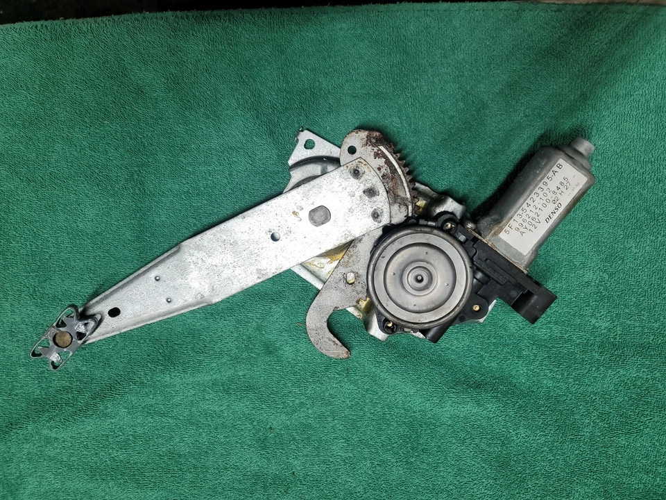 ПРАВЫЙ РЕГУЛЯТОР ЗАДНЕГО СТЕКЛА 96 97 98 99 00 01 02 03 04 05 06 07 Ford Taurus S47 - Изображение 2 из 2